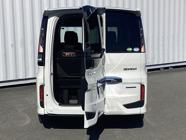 こちらの車両はお問い合わせの多い『わくわくゲート』装備車両なので狭い場所での荷物の積み降ろしに大きな力を発揮しますよ（＾＾♪