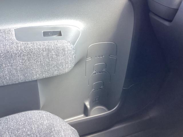 シエンタ ハイブリッドＺ　トヨタセーフティセンス　純正８型ナビ　Ｂｌｕｅｔｏｏｔｈ　ＵＳＢ　バックモニター　両側電動スライドドア　プッシュスタート　スマートキー　シートヒーター　ステアリングヒーター　ＬＥＤヘッドライト　ＥＴＣ（31枚目）