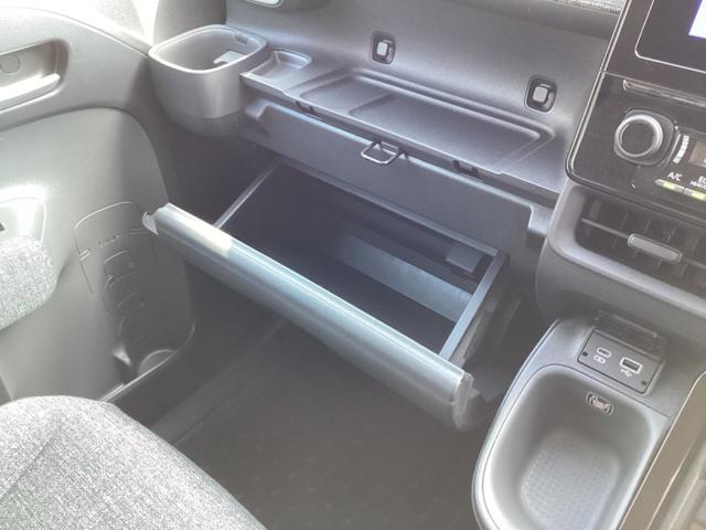 シエンタ ハイブリッドＺ　トヨタセーフティセンス　純正８型ナビ　Ｂｌｕｅｔｏｏｔｈ　ＵＳＢ　バックモニター　両側電動スライドドア　プッシュスタート　スマートキー　シートヒーター　ステアリングヒーター　ＬＥＤヘッドライト　ＥＴＣ（33枚目）