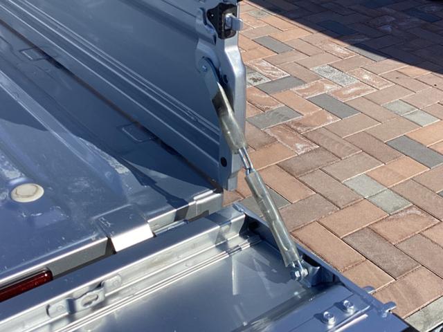 ハイゼットトラック ジャンボエクストラ　スマートアシスト　Ｓｔｒａｄａナビ　Ｂｌｕｅｔｏｏｔｈ　フルセグ　バックモニター　ＥＴＣ　　前後ドライブレコーダー　ＬＥＤヘッドライト　プッシュスターター　スマートキー　アイドルストップ　禁煙車（23枚目）