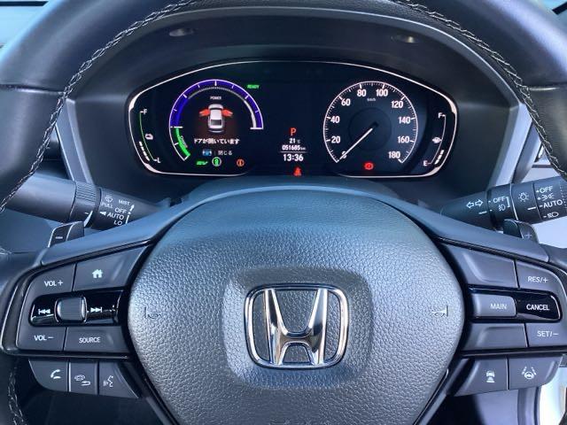 オートクルーズコントロール付きです！！高速道路の長距離運転でのアクセル操作をサポートしてくれます。