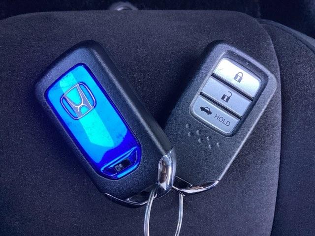 スマートキーです！！今や標準の装備になりつつありますよね！！ドアロック・アンロックも便利です！！