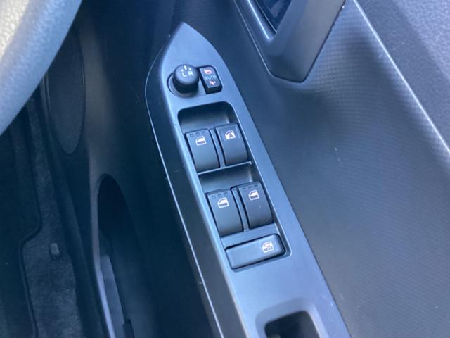 当店は工場併設の販売店ですので、ご納車前の消耗品交換をディーラー基準に合わせた点検作業を行い、安心してカーライフを楽しんで頂けるように努めます。