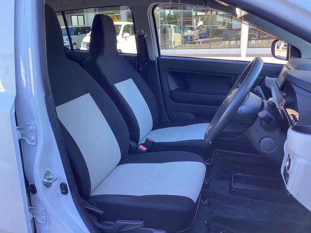 ヘタリもなく綺麗な状態です。シートリフターが付いてますのでお好みのシートポジションを電動で操作できます。