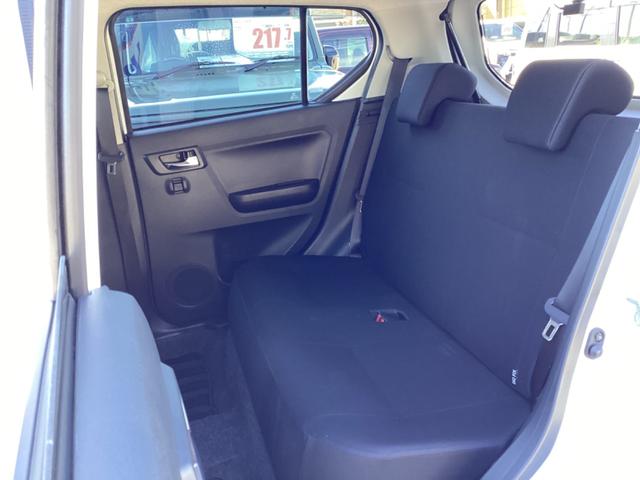 ２列目シートです。目立つ染みや汚れもなく、チャイルドシートを使用したへこみや傷などもございません。