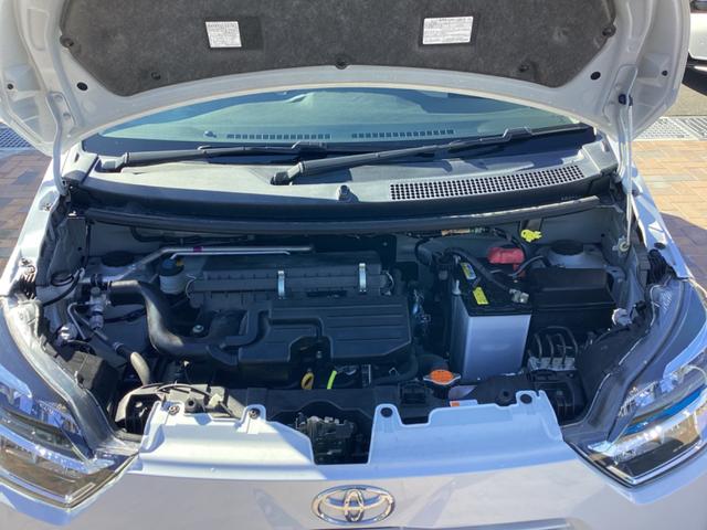 エンジンルームもきれいに清掃しております。