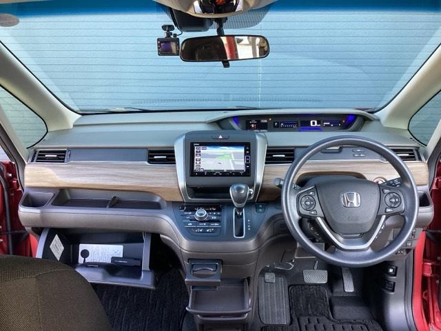 フリード Ｇ・ホンダセンシング　ホンダ純正７インチインターナビ　Ｂｌｕｅｔｏｏｔｈ　地デジ　ＤＶＤビデオ　バックカメラ　両側電動スライドドア　ホンダセンシング　ＬＥＤヘッドライト　シートヒーター　スマートキー　ドライブレコーダー（3枚目）