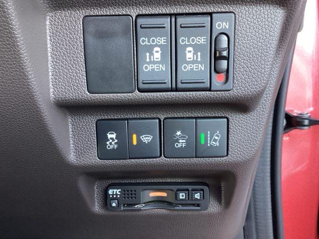 フリード Ｇ・ホンダセンシング　ホンダ純正７インチインターナビ　Ｂｌｕｅｔｏｏｔｈ　地デジ　ＤＶＤビデオ　バックカメラ　両側電動スライドドア　ホンダセンシング　ＬＥＤヘッドライト　シートヒーター　スマートキー　ドライブレコーダー（8枚目）