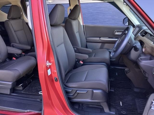 フリード Ｇ・ホンダセンシング　ホンダ純正７インチインターナビ　Ｂｌｕｅｔｏｏｔｈ　地デジ　ＤＶＤビデオ　バックカメラ　両側電動スライドドア　ホンダセンシング　ＬＥＤヘッドライト　シートヒーター　スマートキー　ドライブレコーダー（12枚目）