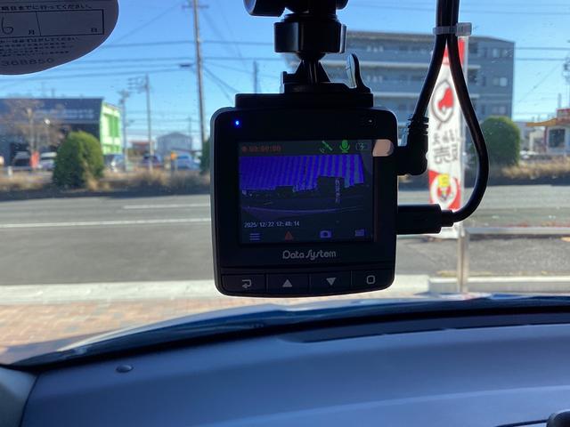 ヤリス ハイブリッドＸ　ＴｏｙｏｔａＳａｆｅｔｙＳｅｎｓｅ　レーダークルーズコントロール　純正ナビ　Ｂｌｕｅｔｏｏｔｈ　全方位カメラ　ブラインドスポットモニター　前後ドライブレコーダー　オートハイビーム　オートライト　禁煙車（34枚目）