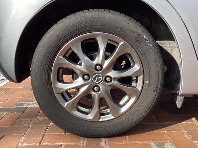 デミオ １５Ｓミストマルーン　ｉ－ＡＣＴＩＶＳＥＮＳＥ　ＡＬＨ　純正ナビ　　Ｂｌｕｅｔｏｏｔｈ　ＤＶＤ　ＥＴＣ　プッシュスタート　スマートキー　純正アルミホイール　シートヒーター　ハンドルヒーター　前後ドラレコ　禁煙車（53枚目）