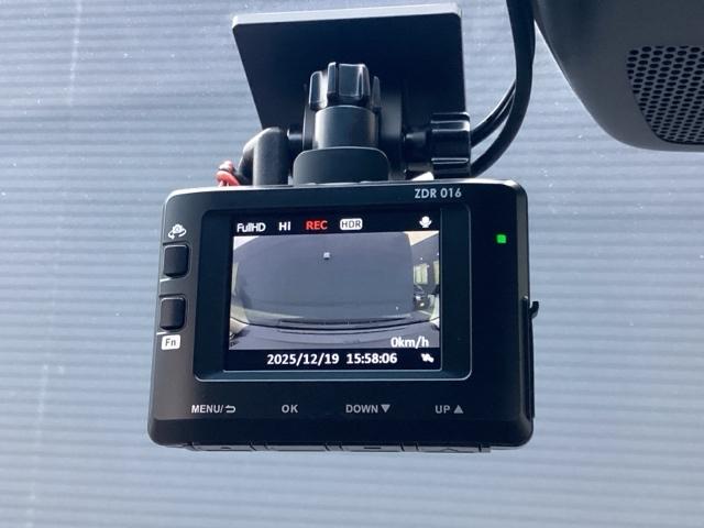 オデッセイ アブソルート・ＥＸ　２年間　走行距離無制限　保証付　禁煙車　ワンオーナー　１０インチインターナビ　フルセグＴＶ　後席モニター　Ｂｌｕｅｔｏｏｔｈ　前後ドラレコ　全周囲カメラ　オットマン　ＥＴＣ　電動シート　シートヒーター（19枚目）