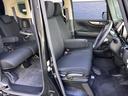 フロントシートです!!ベンチシートなので座席の移動もスムーズに出来ます!!足元も広く運転も楽ですよ!!