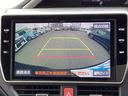 大型画面で確認できるガイド付きバックカメラです。商業施設や立体駐車場、夜間の後方確認に役立ちます。