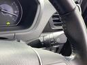 LEDヘッドライトは、本当に明るくて安全です。暗い夜道からお客様を守ってくれます。運転しやすいですし、自慢にもなるかも?黄色いハロゲンライトと見比べてください。オートライトです。