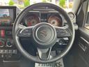 ステアリングのスレなどもなく、きれいな状態を保っております。また、メーターにも重度の高い警告などもございませんのでご安心を