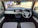 ダッシュボードやステアリング等に目立つ傷や色褪せなども無く、タバコや芳香剤なども匂いもなく綺麗なインテリアです。