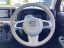 ステアリングのスレなどもなく、きれいな状態を保っております。また、メーターにも重度の高い警告などもございませんのでご安心を