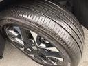 アルミホイール付!鉄ホイールと違って軽いので燃費にも影響してきます。ガソリンの高騰に少しは貢献します!あと単純に足元がきまります。