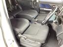 ヘタリもなく綺麗な状態です。シートリフトがついてますので、お好みのシートポジションで運転できます。
