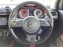 ステアリングのスレなどもなく、きれいな状態を保っております。また、メーターにも重度の高い警告などもございませんのでご安心を