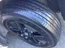 アルミホイール付!鉄ホイールと違って軽いので燃費にも影響してきます。ガソリンの高騰に少しは貢献します!あと単純に足元がきまります。