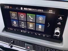 純正ナビです。ＡＭ／ＦＭ、ＣＤはもちろんＢｌｕｅｔｏｏｔｈでお好きな音楽お楽しみいただけます。 4