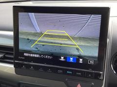 バックカメラも装備しております。車庫入れの苦手なお客様も安心！重宝してくれます！ 3