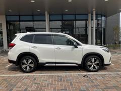 車両本体価格には『ご納車前の法定点検整備費用』と安心の『３か月３０００ｋｍの無料保証』が含まれております。 4