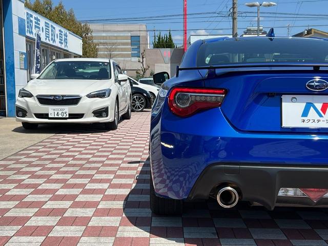 ＢＲＺ ＧＴ　禁煙車　後期型　リアスポ　ＬＥＤライナー　純正ナビ　バックカメラ　ＥＴＣ　シートヒーター　スマートキー　パドルシフト　オートライト　純正１８インチアルミ　ｂｒｅｍｂｏ製ブレーキ　ＬＥＤヘッド（47枚目）