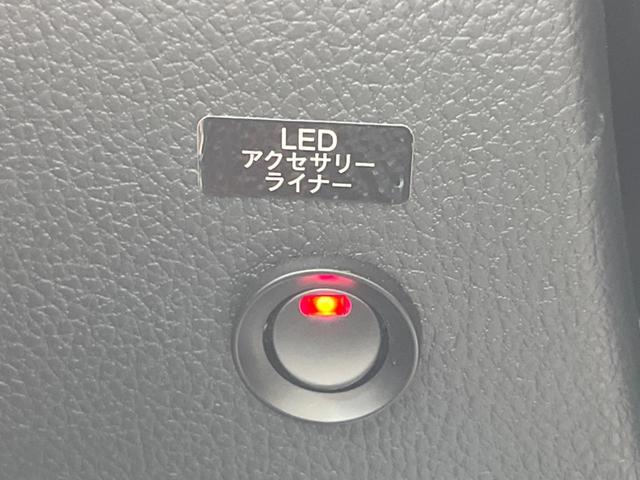 ＳＴＩ　禁煙車　ＳＴＩエアロ　フジツボ製マフラー　大型リアスポイラー　ＬＥＤライナー　純正ＳＤナビ　ＳＩドライブ　バックカメラ　ハーフレザー　純正１８インチアルミ　ＬＥＤヘッド　ハーフレザー　ＥＴＣ(6枚目)