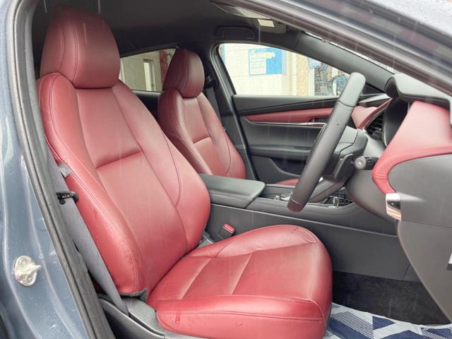 ＭＡＺＤＡ３ファストバック ２０Ｓバーガンディ　セレクション　禁煙車　純正リアスポイラー　赤革シート　８．８インチマツダコネクトナビ　バックカメラ　ＥＴＣ　ステアリングヒーター　シートヒーター　ＬＥＤヘッドライト　純正１８インチアルミホイール　パドルシフト（9枚目）
