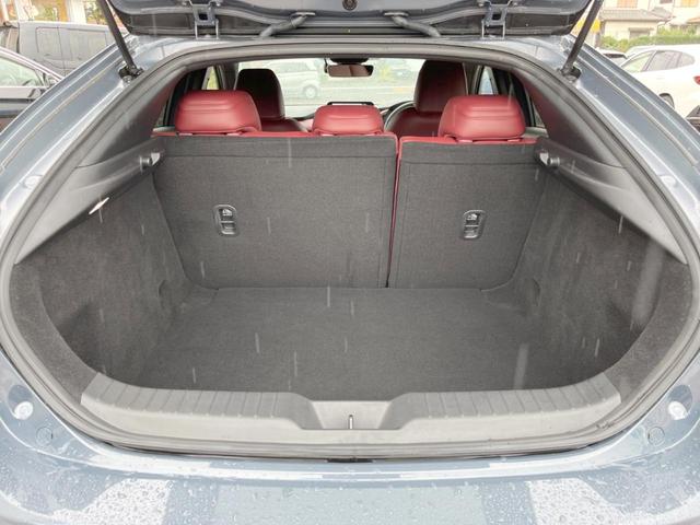 ＭＡＺＤＡ３ファストバック ２０Ｓバーガンディ　セレクション　禁煙車　純正リアスポイラー　赤革シート　８．８インチマツダコネクトナビ　バックカメラ　ＥＴＣ　ステアリングヒーター　シートヒーター　ＬＥＤヘッドライト　純正１８インチアルミホイール　パドルシフト（11枚目）