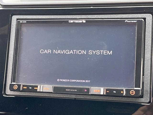 フィット RS ホンダセンシング 禁煙車 6速MT パイオニア製SDナビ バックカメラ スマートキー ETC ハーフレザー 純正16インチアルミ LEDヘッドライト 純正革巻きステアリング ホンダセンシング クルコン オートエアコン(3枚目)