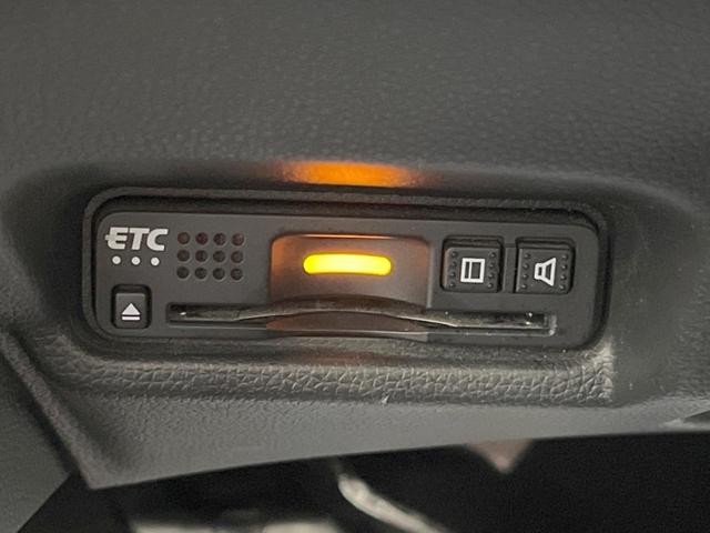 フィット RS ホンダセンシング 禁煙車 6速MT パイオニア製SDナビ バックカメラ スマートキー ETC ハーフレザー 純正16インチアルミ LEDヘッドライト 純正革巻きステアリング ホンダセンシング クルコン オートエアコン(6枚目)