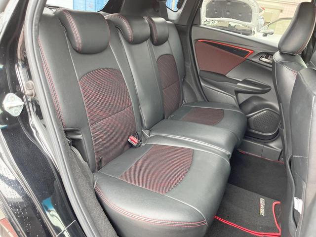 フィット RS ホンダセンシング 禁煙車 6速MT パイオニア製SDナビ バックカメラ スマートキー ETC ハーフレザー 純正16インチアルミ LEDヘッドライト 純正革巻きステアリング ホンダセンシング クルコン オートエアコン(9枚目)