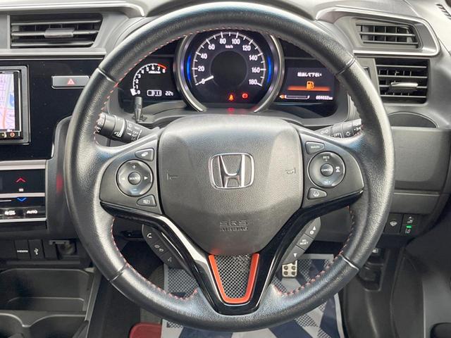 フィット RS ホンダセンシング 禁煙車 6速MT パイオニア製SDナビ バックカメラ スマートキー ETC ハーフレザー 純正16インチアルミ LEDヘッドライト 純正革巻きステアリング ホンダセンシング クルコン オートエアコン(11枚目)