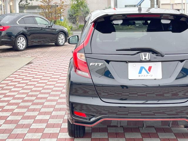 フィット RS ホンダセンシング 禁煙車 6速MT パイオニア製SDナビ バックカメラ スマートキー ETC ハーフレザー 純正16インチアルミ LEDヘッドライト 純正革巻きステアリング ホンダセンシング クルコン オートエアコン(23枚目)