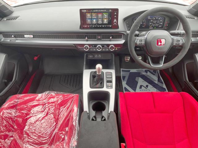 シビック タイプＲ　禁煙車　ホンダコネクト９インチディスプレイ　ＣａｒＰｌａｙ　ホンダセンシング　ｂｒｅｍｂｏキャリパー　ＥＴＣ２．０　バックカメラ　アルカンターラステアリング　ＬＥＤヘッドライト　純正１９インチアルミ（2枚目）