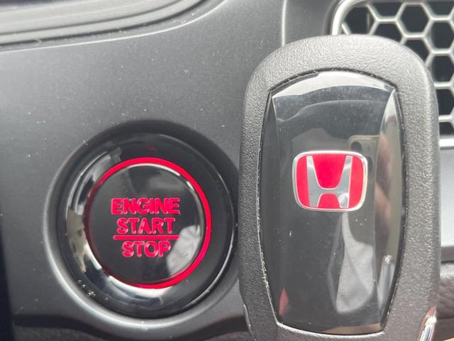 シビック タイプＲ　禁煙車　ホンダコネクト９インチディスプレイ　ＣａｒＰｌａｙ　ホンダセンシング　ｂｒｅｍｂｏキャリパー　ＥＴＣ２．０　バックカメラ　アルカンターラステアリング　ＬＥＤヘッドライト　純正１９インチアルミ（6枚目）