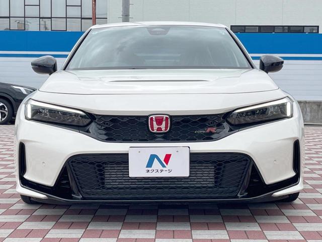 シビック タイプＲ　禁煙車　ホンダコネクト９インチディスプレイ　ＣａｒＰｌａｙ　ホンダセンシング　ｂｒｅｍｂｏキャリパー　ＥＴＣ２．０　バックカメラ　アルカンターラステアリング　ＬＥＤヘッドライト　純正１９インチアルミ（14枚目）