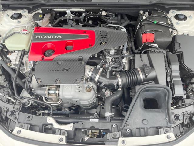 シビック タイプＲ　禁煙車　ホンダコネクト９インチディスプレイ　ＣａｒＰｌａｙ　ホンダセンシング　ｂｒｅｍｂｏキャリパー　ＥＴＣ２．０　バックカメラ　アルカンターラステアリング　ＬＥＤヘッドライト　純正１９インチアルミ（18枚目）