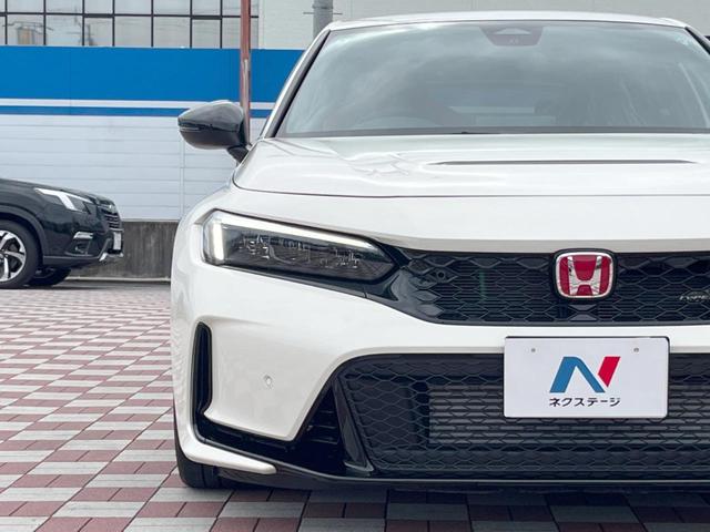 シビック タイプＲ　禁煙車　ホンダコネクト９インチディスプレイ　ＣａｒＰｌａｙ　ホンダセンシング　ｂｒｅｍｂｏキャリパー　ＥＴＣ２．０　バックカメラ　アルカンターラステアリング　ＬＥＤヘッドライト　純正１９インチアルミ（21枚目）
