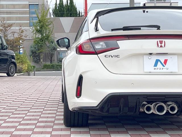 シビック タイプＲ　禁煙車　ホンダコネクト９インチディスプレイ　ＣａｒＰｌａｙ　ホンダセンシング　ｂｒｅｍｂｏキャリパー　ＥＴＣ２．０　バックカメラ　アルカンターラステアリング　ＬＥＤヘッドライト　純正１９インチアルミ（23枚目）