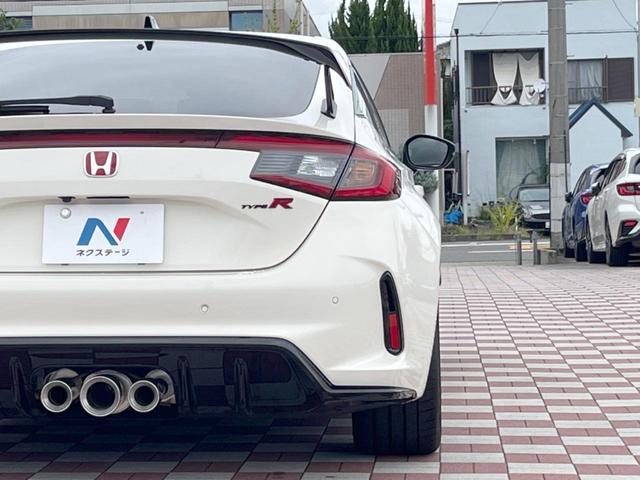 シビック タイプＲ　禁煙車　ホンダコネクト９インチディスプレイ　ＣａｒＰｌａｙ　ホンダセンシング　ｂｒｅｍｂｏキャリパー　ＥＴＣ２．０　バックカメラ　アルカンターラステアリング　ＬＥＤヘッドライト　純正１９インチアルミ（24枚目）