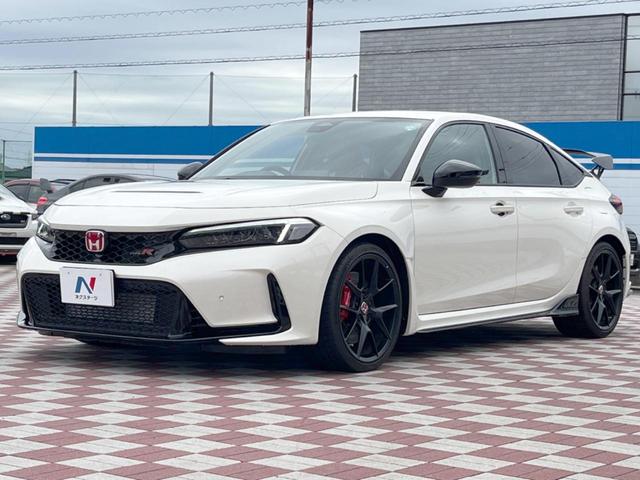 シビック タイプＲ　禁煙車　ホンダコネクト９インチディスプレイ　ＣａｒＰｌａｙ　ホンダセンシング　ｂｒｅｍｂｏキャリパー　ＥＴＣ２．０　バックカメラ　アルカンターラステアリング　ＬＥＤヘッドライト　純正１９インチアルミ（25枚目）