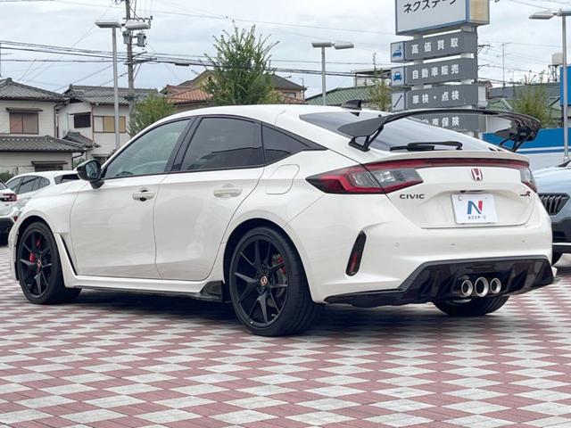 シビック タイプＲ　禁煙車　ホンダコネクト９インチディスプレイ　ＣａｒＰｌａｙ　ホンダセンシング　ｂｒｅｍｂｏキャリパー　ＥＴＣ２．０　バックカメラ　アルカンターラステアリング　ＬＥＤヘッドライト　純正１９インチアルミ（28枚目）