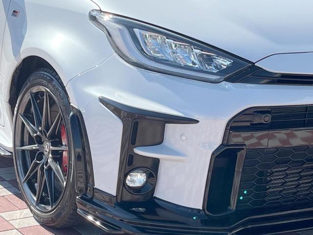 GRヤリス RZ ハイパフォーマンス 禁煙車 GRマフラー TOMSリヤスポイラー GRエアロ JBLサウンド GRキャリパー 8インチディスプレイオーディオ バックカメラ ETC 純正18インチアルミホイール LEDヘッドライト(13枚目)
