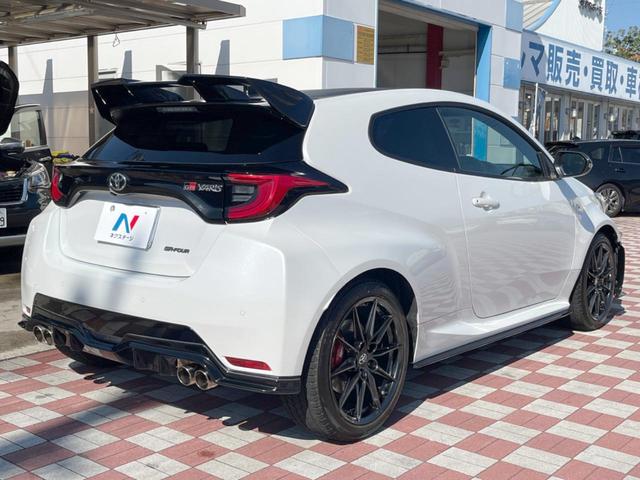 GRヤリス RZ ハイパフォーマンス 禁煙車 GRマフラー TOMSリヤスポイラー GRエアロ JBLサウンド GRキャリパー 8インチディスプレイオーディオ バックカメラ ETC 純正18インチアルミホイール LEDヘッドライト(17枚目)