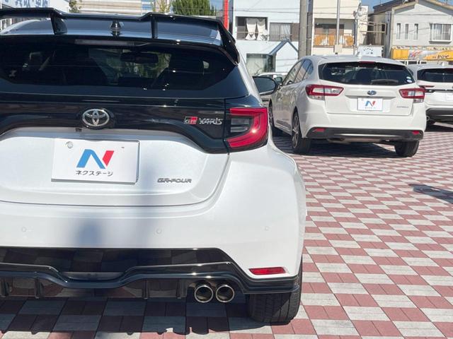 GRヤリス RZ ハイパフォーマンス 禁煙車 GRマフラー TOMSリヤスポイラー GRエアロ JBLサウンド GRキャリパー 8インチディスプレイオーディオ バックカメラ ETC 純正18インチアルミホイール LEDヘッドライト(24枚目)